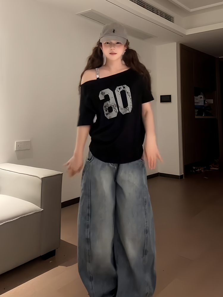 Black Asymmetrical Shoulder Short Sleeve Off-Shoulder T-Shirt with Digital Print – Trendy Women's Casual Summer Top in American Style Black Asymmetrical Shoulder Short Sleeve Off-Shoulder T-Shirt with Digital Print – Trendy Women's Casual Summer Top in American Style