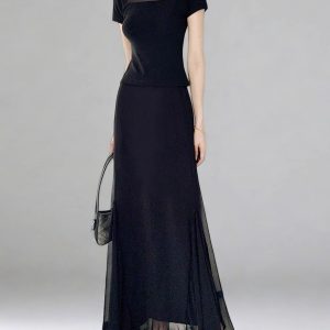 Black High-Neck Mesh Splicing Short-Sleeve T-Shirt for Women, Slim-Fit Cropped Base Layer Top, Waist-Cinching Summer Fashion 2025