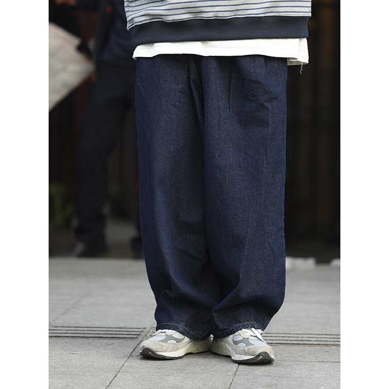 Black Loose-Fitting Retro Wide-Leg Cargo Pants for Men - Casual American Style, Trendy 90s Inspired Straight-Leg Design Black Loose-Fitting Retro Wide-Leg Cargo Pants for Men - Casual American Style, Trendy 90s Inspired Straight-Leg Design