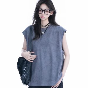 Black Oversized Sleeveless Tank Top for Women - Casual American Style with 'Sit and Eat Until the Mountains Are Empty' Graphic