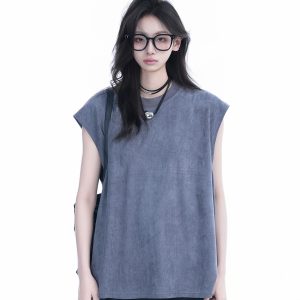 Black Oversized Sleeveless Tank Top for Women - Casual American Style with 'Sit and Eat Until the Mountains Are Empty' Graphic