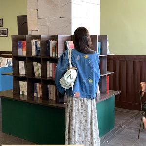 Blue Retro Embroidered Denim Jacket for Women - Vintage Style Loose Lapel Top for Spring Fashion