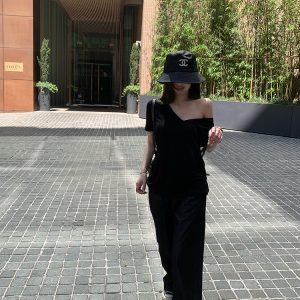 Breathable Cool V-Neck Short Sleeve T-Shirt for Women - Loose Slim Fit White Top, Perfect for Casual 90s and Y2K Style