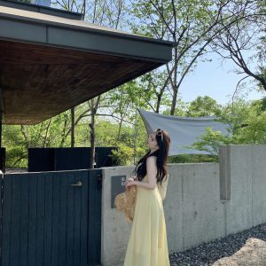 Bright Yellow Plus Size Flattering Big Skirt Dress - Slimming Sun Island Style for Summer 90s Vibe