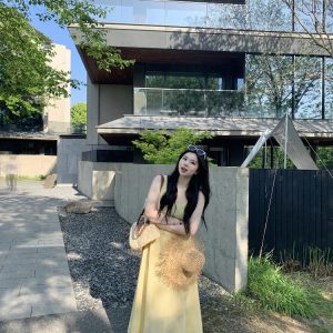 Bright Yellow Plus Size Flattering Big Skirt Dress - Slimming Sun Island Style for Summer 90s Vibe