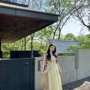 Bright Yellow Plus Size Flattering Big Skirt Dress - Slimming Sun Island Style for Summer 90s Vibe