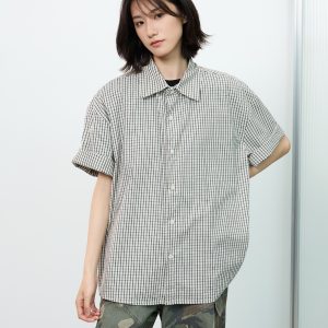 Casual Plaid Short Sleeve Shirt for Men and Women - Oversized Unisex Commuter Top, Perfect for 90s and Y2K Style