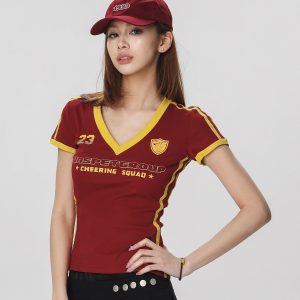 Casual Women's V-Neck Slim Fit Short Sleeve T-Shirt - Beer Team Captain Graphic, Summer Style, Perfect for Sports and Everyday Wear