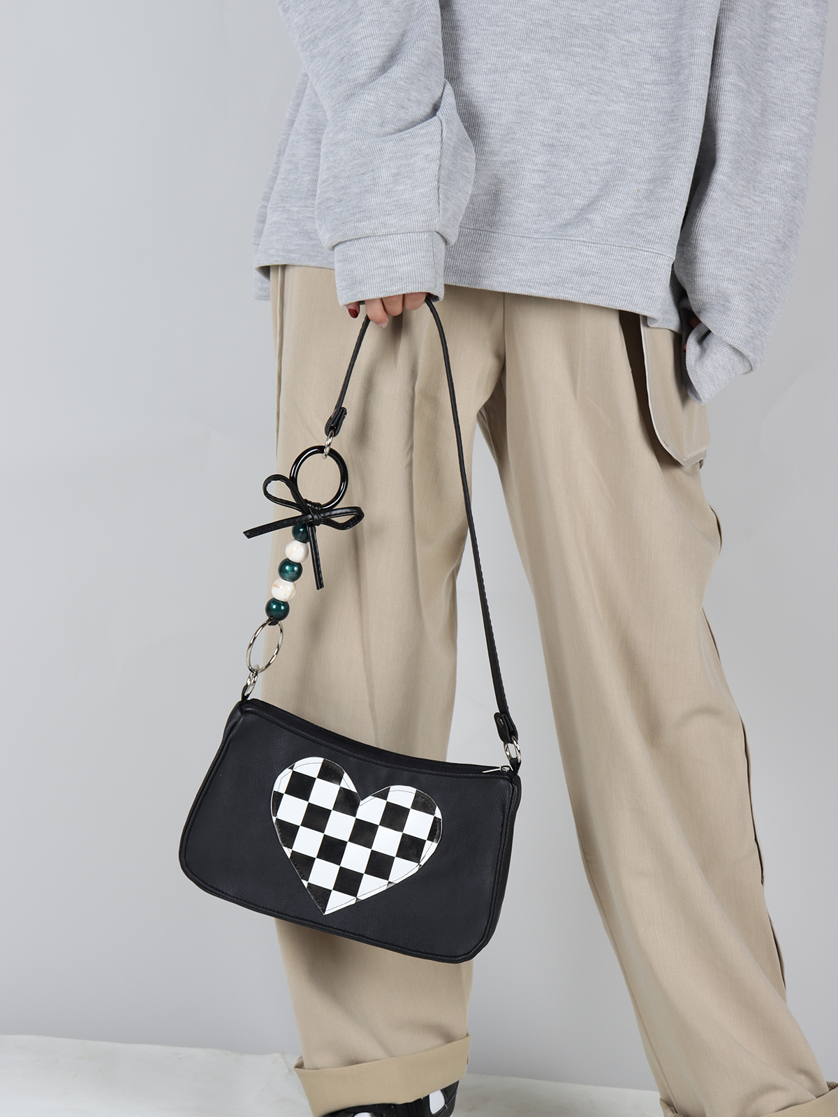 Checkered Heart-Shaped Crossbody Bag for Millennial Girls - Sweet Cool Design, 2023 Spring/Summer Style, High Quality Checkered Heart-Shaped Crossbody Bag for Millennial Girls - Sweet Cool Design, 2023 Spring/Summer Style, High Quality