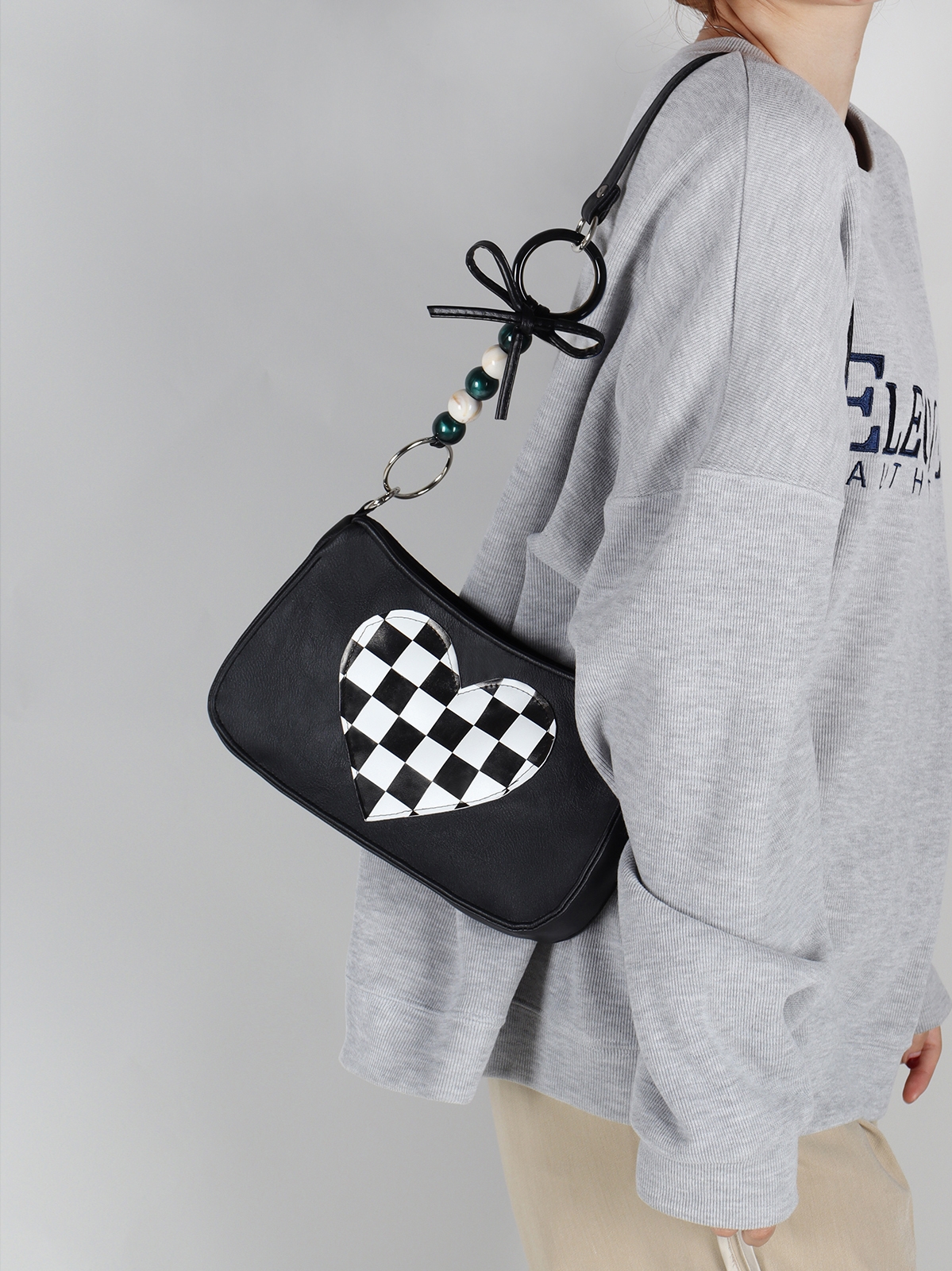 Checkered Heart-Shaped Crossbody Bag for Millennial Girls - Sweet Cool Design, 2023 Spring/Summer Style, High Quality Checkered Heart-Shaped Crossbody Bag for Millennial Girls - Sweet Cool Design, 2023 Spring/Summer Style, High Quality