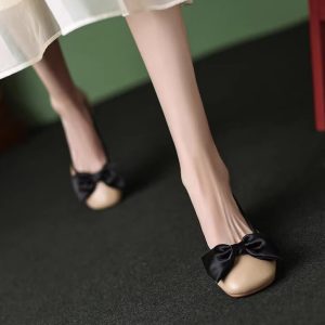 Chic Italian Bow Shallow Mouth Flat Loafers for Women - Versatile Genuine Leather Single Shoes in Fashionable Style