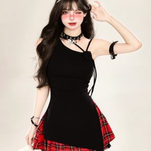 Chic Red Off-Shoulder Top for Women - Summer Y2K Slim-Fit Sleeveless T-Shirt, Waist-Cinching Concert Outfit