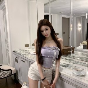 Chic Strapless Ruffled Edge Top with Built-in Padding – Perfect for 90s and Y2K Style Fashion