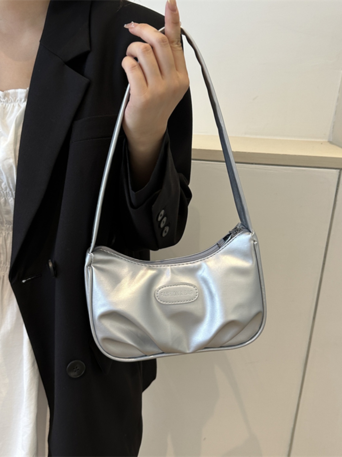 Chic Women's White Baguette Shoulder Bag - Versatile French Style Underarm Bag for Summer 2025 Chic Women's White Baguette Shoulder Bag - Versatile French Style Underarm Bag for Summer 2025