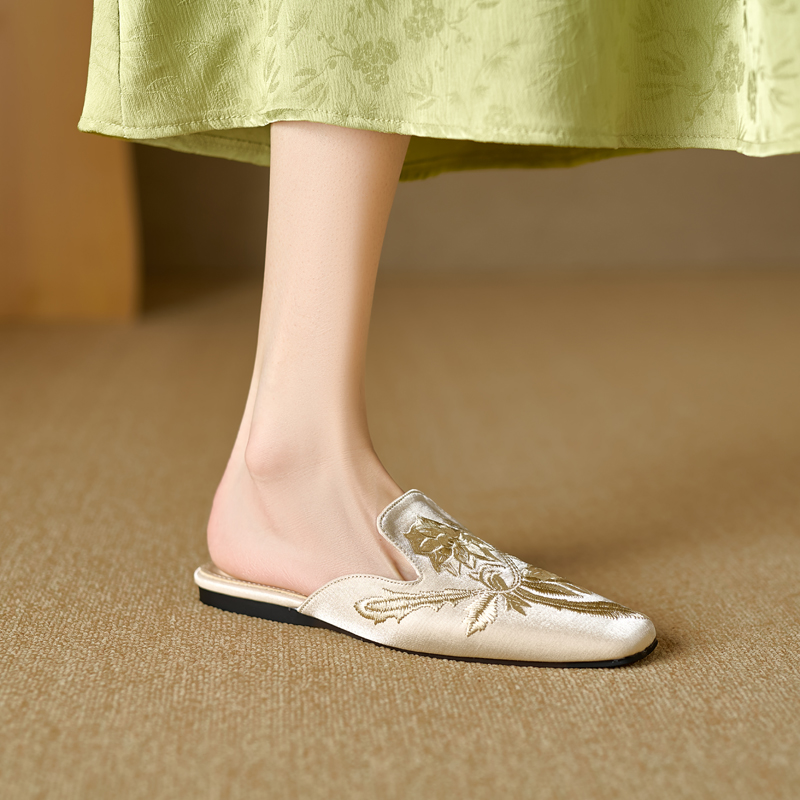 Chinese-Style Embroidered Open-Toe Half Slippers - High-End National Style Flat Sandals for Elegant Summer Looks