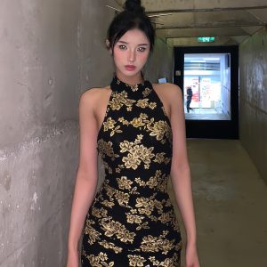 Chinese-Style Qipao with Gold Foil, Sexy Halter Neck Evening Dress, National Style, High-End Fashion for Elegant Occasions