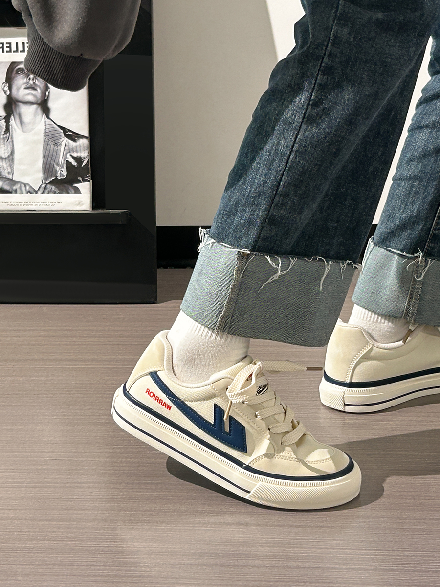 Classic Retro Thick-Soled Canvas Shoes for Women - Versatile Unisex Spring Footwear in White Classic Retro Thick-Soled Canvas Shoes for Women - Versatile Unisex Spring Footwear in White