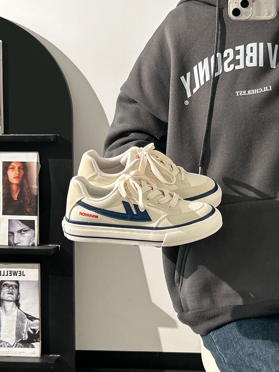 Classic Retro Thick-Soled Canvas Shoes for Women - Versatile Unisex Spring Footwear in White Classic Retro Thick-Soled Canvas Shoes for Women - Versatile Unisex Spring Footwear in White