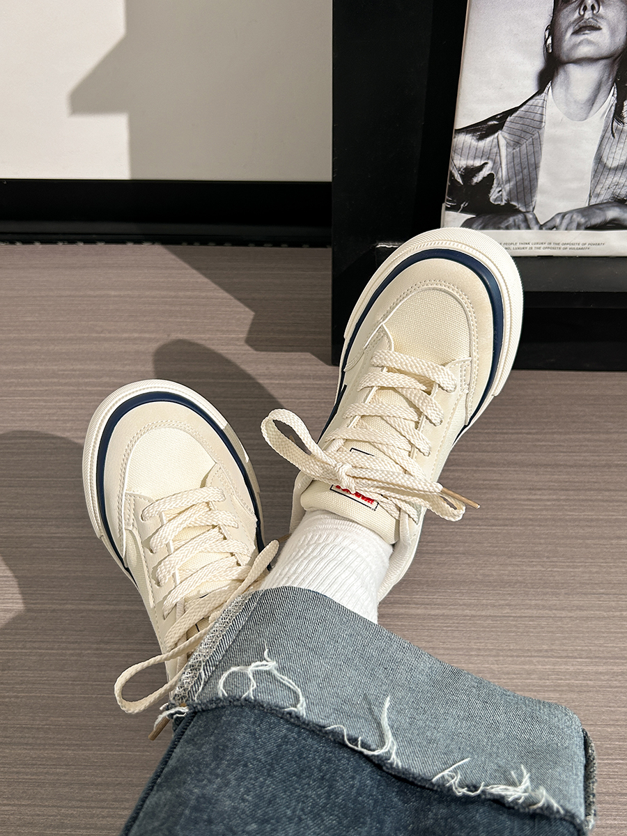 Classic Retro Thick-Soled Canvas Shoes for Women - Versatile Unisex Spring Footwear in White Classic Retro Thick-Soled Canvas Shoes for Women - Versatile Unisex Spring Footwear in White