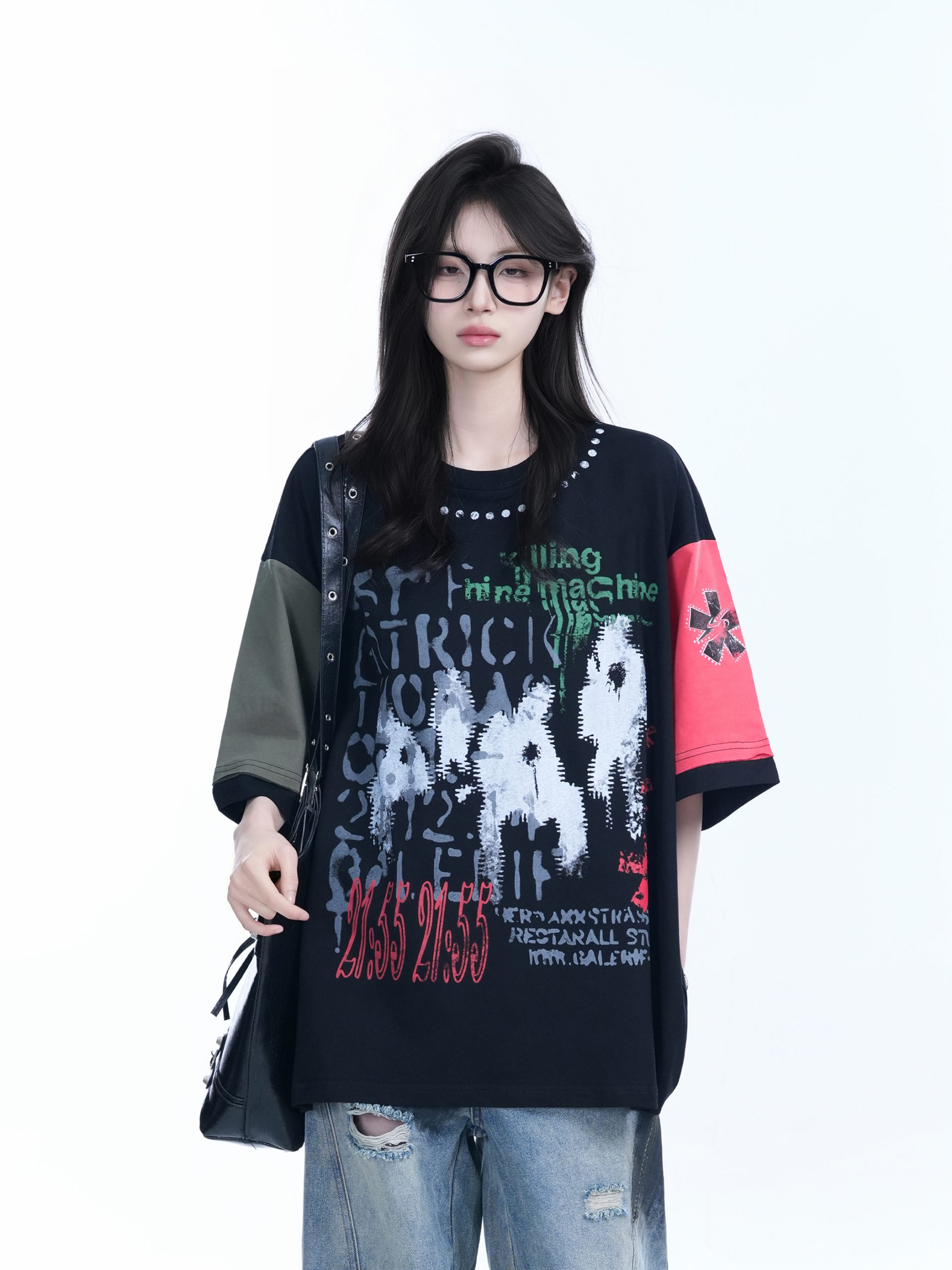 Color-Block Graffiti T-Shirt for Women - American Industrial Style, Loose Fit Short Sleeve, Trendy Streetwear Design Color-Block Graffiti T-Shirt for Women - American Industrial Style, Loose Fit Short Sleeve, Trendy Streetwear Design