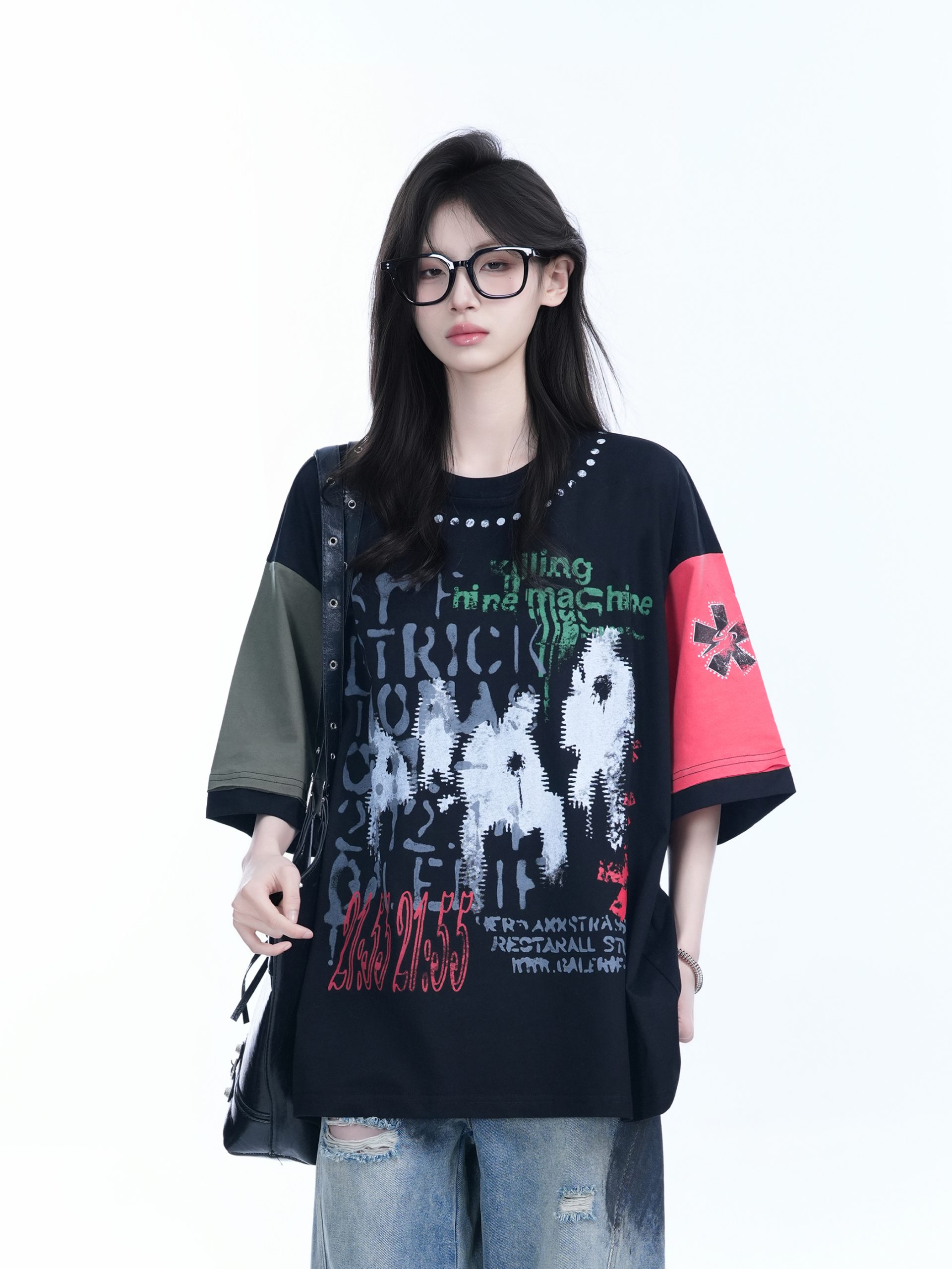 Color-Block Graffiti T-Shirt for Women - American Industrial Style, Loose Fit Short Sleeve, Trendy Streetwear Design Color-Block Graffiti T-Shirt for Women - American Industrial Style, Loose Fit Short Sleeve, Trendy Streetwear Design