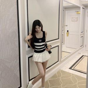 Color-Block Striped Sleeveless Knitted Vest for Women - Slim-Fit Short Top in Chanel Ice Silk, Y2K Fashion Style