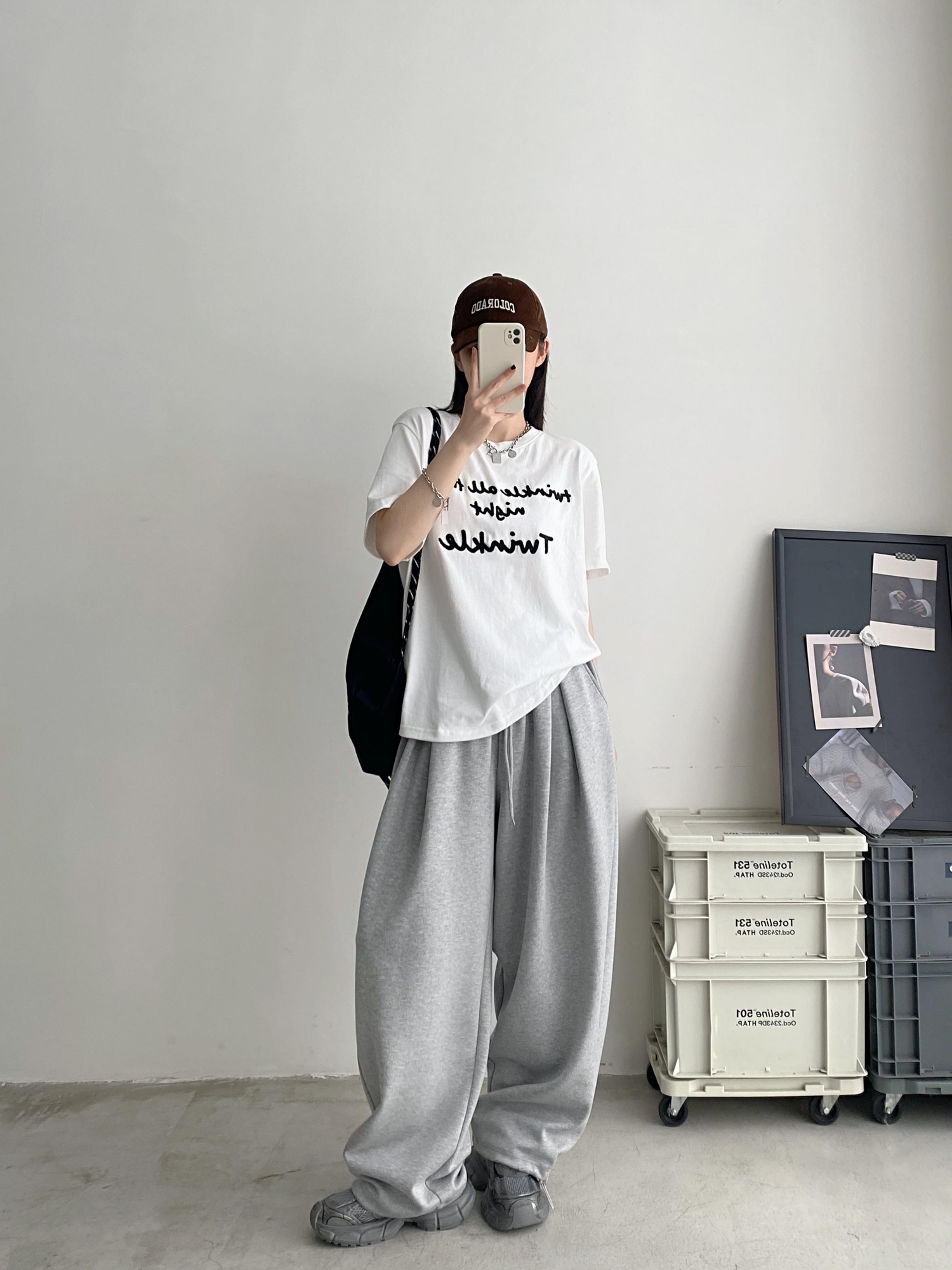 Color-Blocked Letter Embroidery Round Neck Short Sleeve T-Shirt for Women - Summer Loose Fit Slimming Korean Style Top Color-Blocked Letter Embroidery Round Neck Short Sleeve T-Shirt for Women - Summer Loose Fit Slimming Korean Style Top