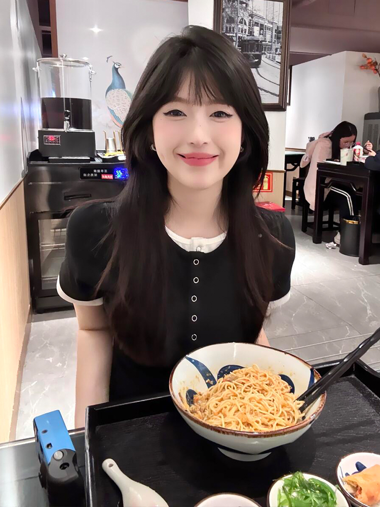 Color-Blocking Black Short Sleeve T-Shirt for Women - Sexy Slim Fit Summer Top in American Style Color-Blocking Black Short Sleeve T-Shirt for Women - Sexy Slim Fit Summer Top in American Style