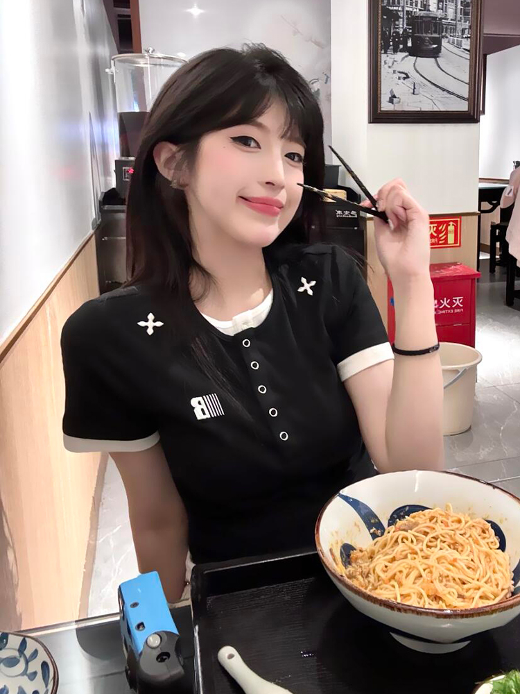 Color-Blocking Black Short Sleeve T-Shirt for Women - Sexy Slim Fit Summer Top in American Style Color-Blocking Black Short Sleeve T-Shirt for Women - Sexy Slim Fit Summer Top in American Style