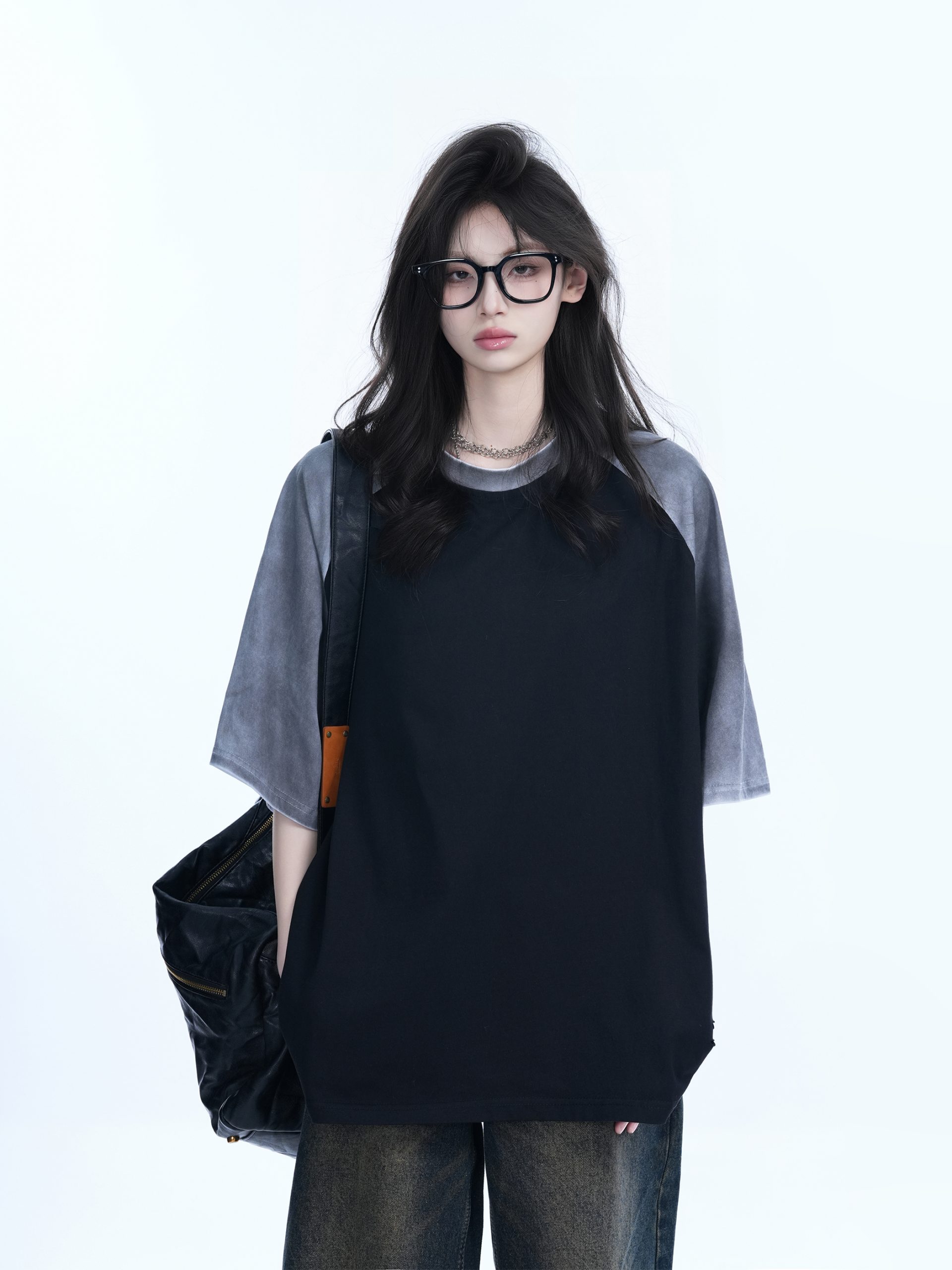 Color-Blocking Raglan T-Shirt for Women - Oversized Loose Fit Short Sleeve Tee with American Sports Style, Casual Trendy Look Color-Blocking Raglan T-Shirt for Women - Oversized Loose Fit Short Sleeve Tee with American Sports Style, Casual Trendy Look