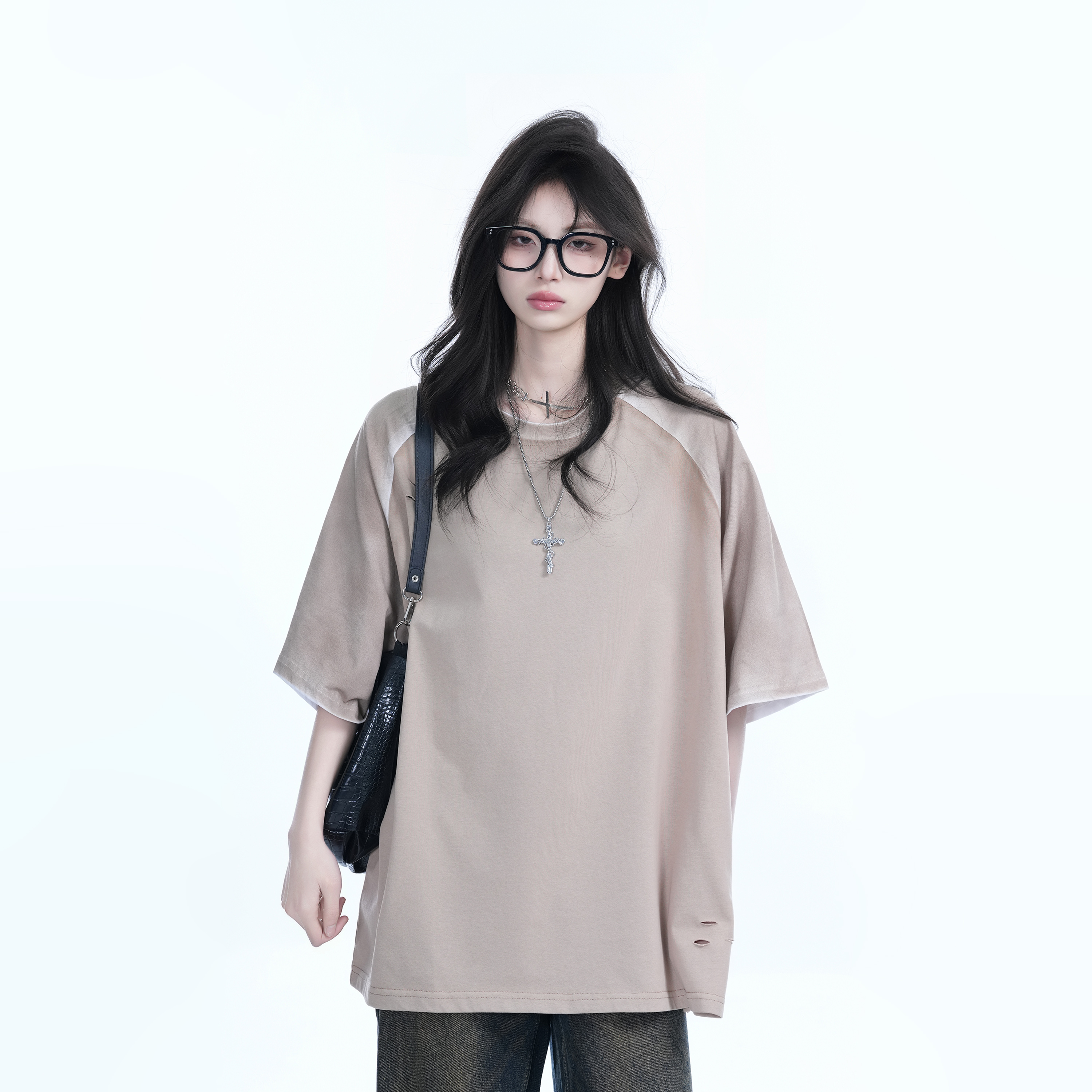 Color-Blocking Raglan T-Shirt for Women - Oversized Loose Fit Short Sleeve Tee with American Sports Style, Casual Trendy Look Color-Blocking Raglan T-Shirt for Women - Oversized Loose Fit Short Sleeve Tee with American Sports Style, Casual Trendy Look