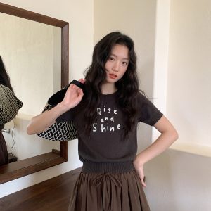 Contrast Color Letter Embroidery Short-Sleeve Knitted Top for Women - Spring/Summer 2023, Slightly Loose Fit T-Shirt