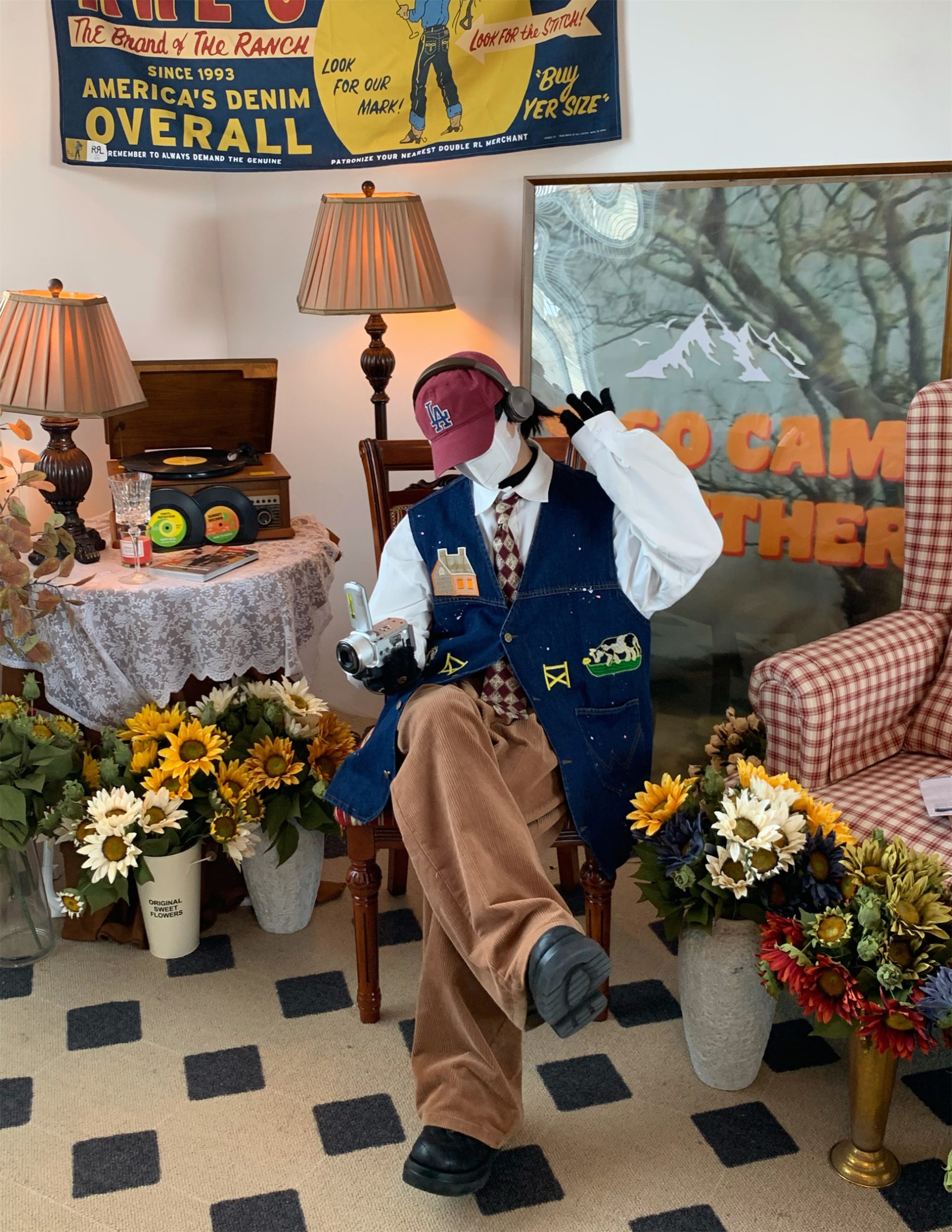 Cow Print Denim Vest - Vintage Style Retro Gilet for Autumn, Versatile Loose Fit Fashion, 90s Inspired, Handmade Spray Paint Design Cow Print Denim Vest - Vintage Style Retro Gilet for Autumn, Versatile Loose Fit Fashion, 90s Inspired, Handmade Spray Paint Design