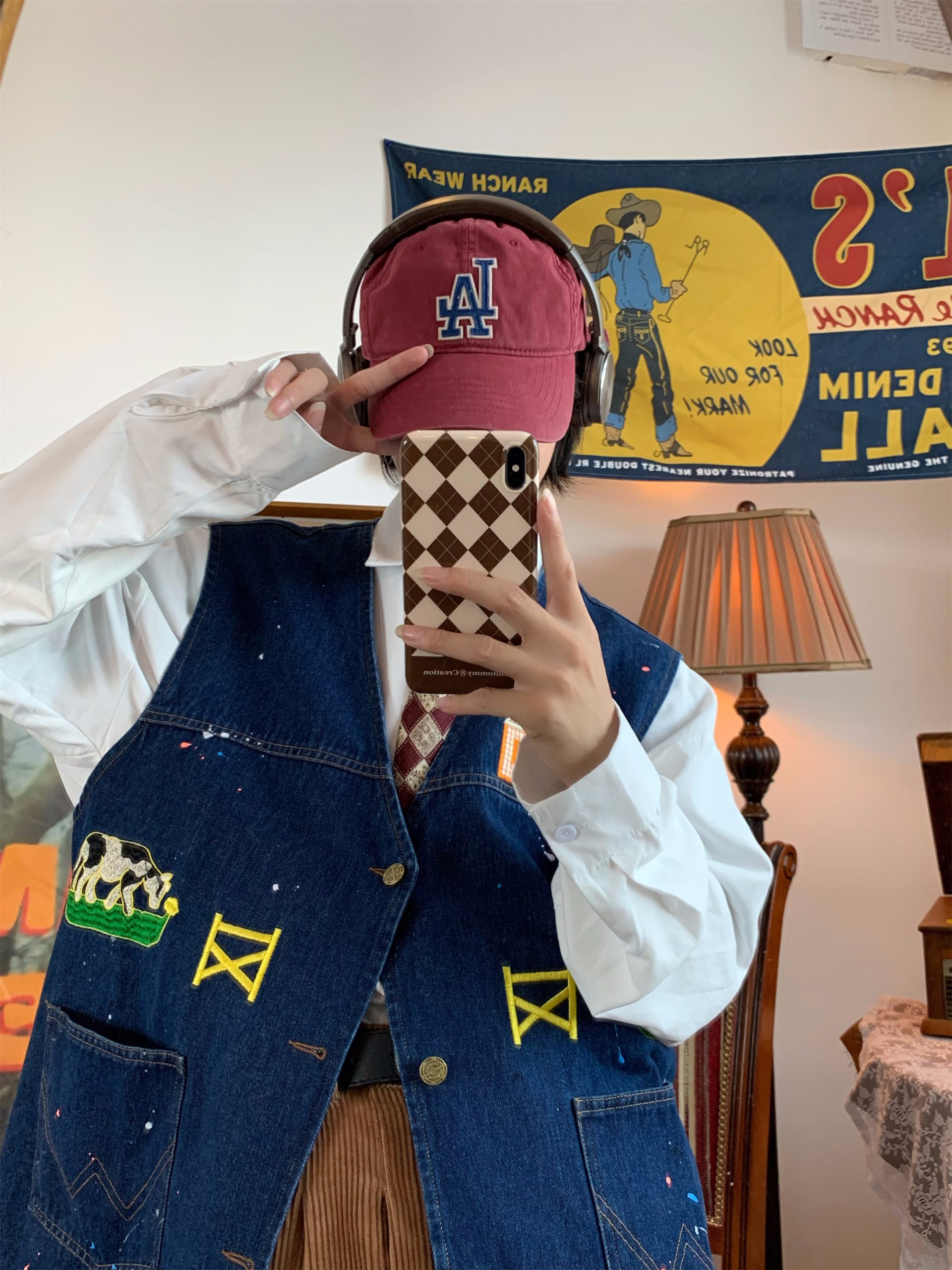 Cow Print Denim Vest - Vintage Style Retro Gilet for Autumn, Versatile Loose Fit Fashion, 90s Inspired, Handmade Spray Paint Design Cow Print Denim Vest - Vintage Style Retro Gilet for Autumn, Versatile Loose Fit Fashion, 90s Inspired, Handmade Spray Paint Design