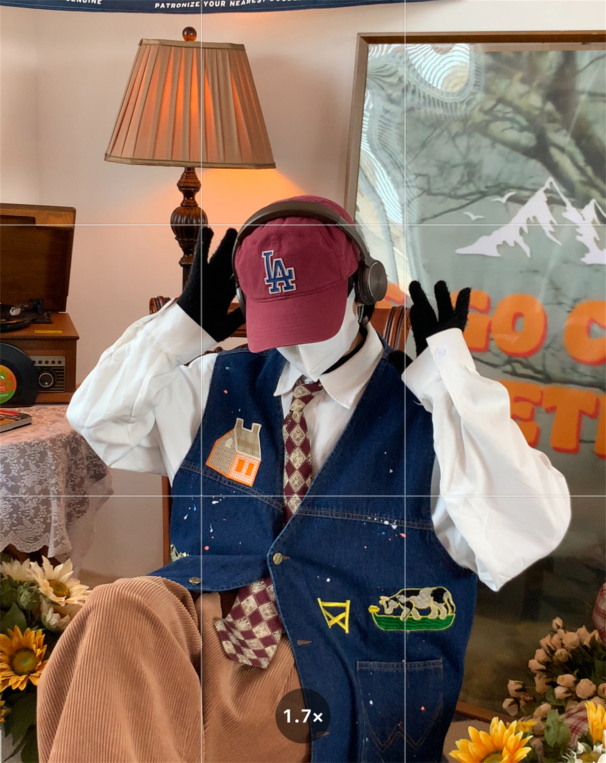 Cow Print Denim Vest - Vintage Style Retro Gilet for Autumn, Versatile Loose Fit Fashion, 90s Inspired, Handmade Spray Paint Design Cow Print Denim Vest - Vintage Style Retro Gilet for Autumn, Versatile Loose Fit Fashion, 90s Inspired, Handmade Spray Paint Design