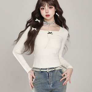 Cropped Summer T-Shirt for Women, Short-Sleeved with Unique Design, Trendy Casual Top for Stylish Girls