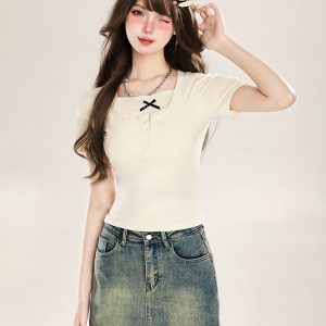 Cropped Summer T-Shirt for Women, Short-Sleeved with Unique Design, Trendy Casual Top for Stylish Girls