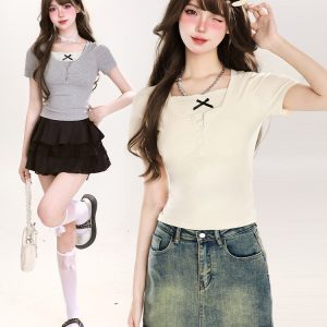 Cropped Summer T-Shirt for Women, Short-Sleeved with Unique Design, Trendy Casual Top for Stylish Girls