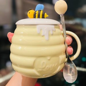 Cute Bee Ceramic Mug with Lid and Spoon - Perfect Breakfast Mug for Girls, Best Friend Birthday Gift, Water and Coffee Cup