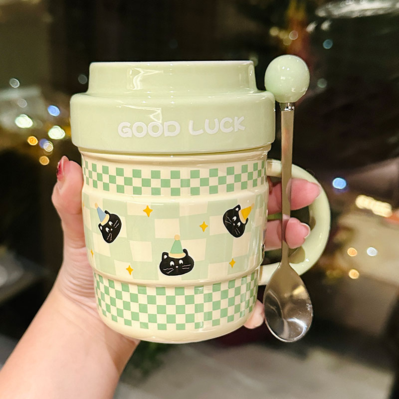 Cute Ceramic Water Cup with Lid, Girly Heart Mug for Iced Americano & Breakfast Milk, Ideal for Coffee Lovers