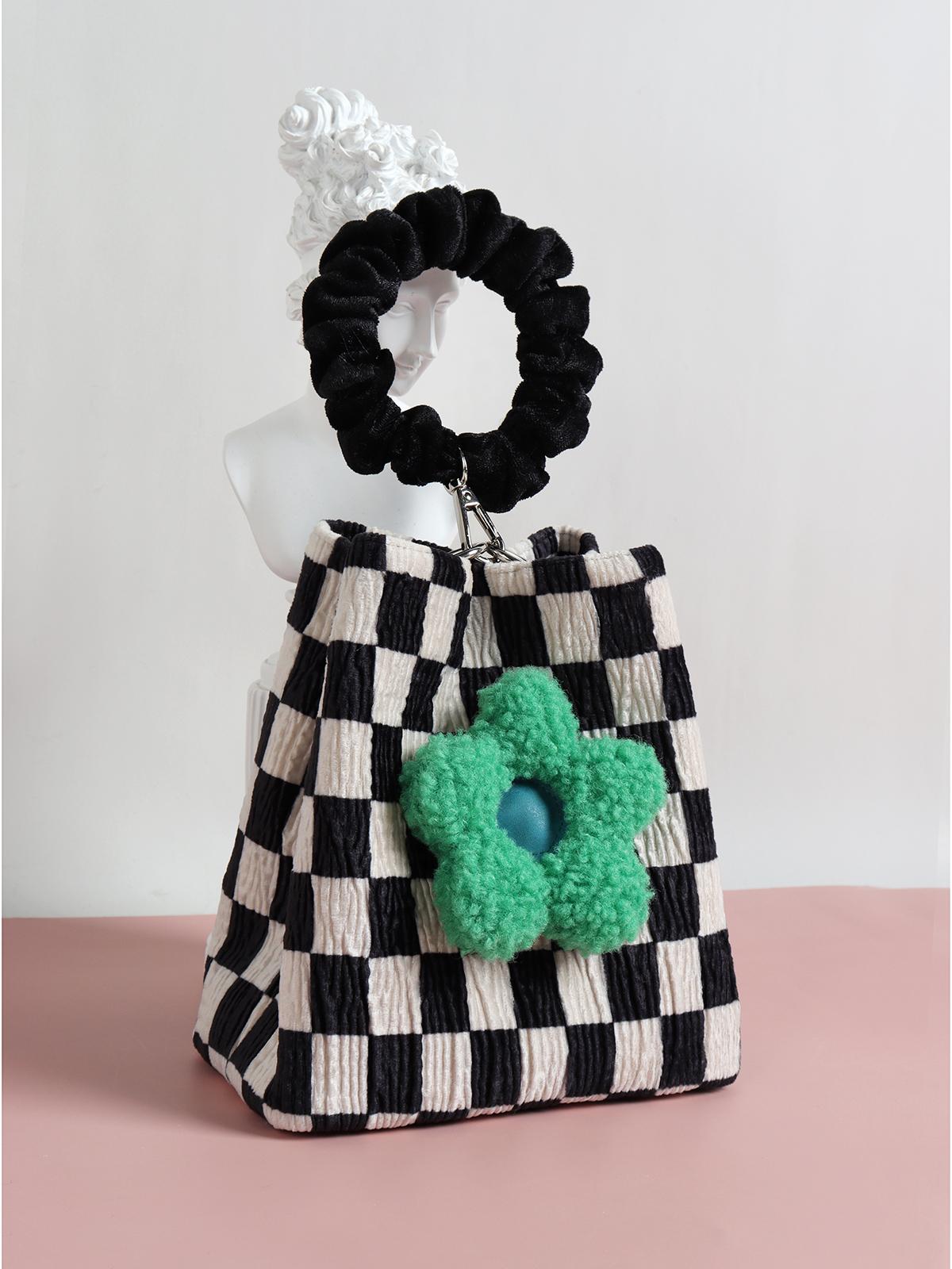 Cute Checkered Bucket Bag - Soft Floral Tote Crossbody for Spring/Summer - Large Capacity Niche Fashion Accessory Cute Checkered Bucket Bag - Soft Floral Tote Crossbody for Spring/Summer - Large Capacity Niche Fashion Accessory