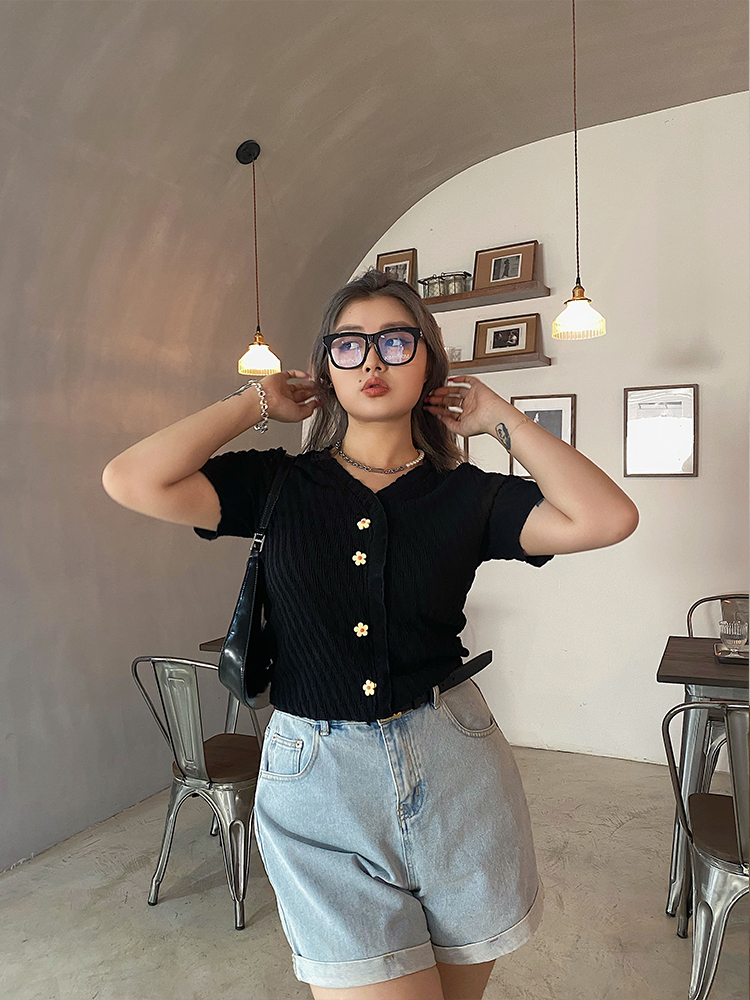 Cute Plus Size Knitted Cardigan - Fresh Design Button Short Sleeve Top for Slimming Style Cute Plus Size Knitted Cardigan - Fresh Design Button Short Sleeve Top for Slimming Style