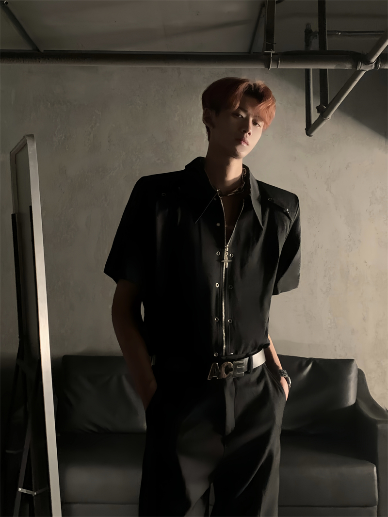 Deconstructed Metal Design Shoulder Pad Shirt for Men and Women - High-End Stylish Loose Zip Short Sleeve for Summer Fashion Deconstructed Metal Design Shoulder Pad Shirt for Men and Women - High-End Stylish Loose Zip Short Sleeve for Summer Fashion