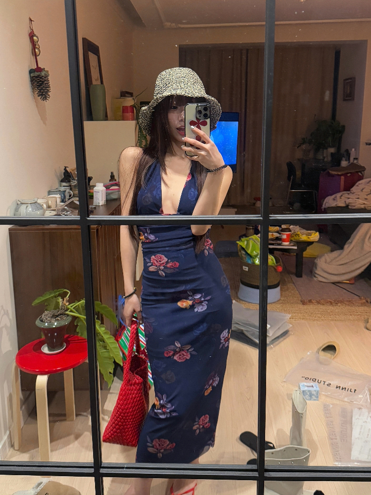 Deep V Backless Bodycon Halter Dress - Current MOXI港风美人 Long Beach Vacation Dress for Sexy 90s Y2K Style Deep V Backless Bodycon Halter Dress - Current MOXI港风美人 Long Beach Vacation Dress for Sexy 90s Y2K Style