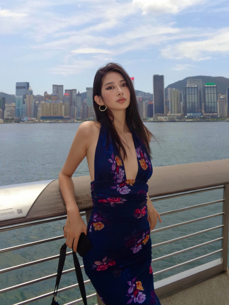 Deep V Backless Bodycon Halter Dress - Current MOXI港风美人 Long Beach Vacation Dress for Sexy 90s Y2K Style Deep V Backless Bodycon Halter Dress - Current MOXI港风美人 Long Beach Vacation Dress for Sexy 90s Y2K Style