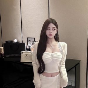 Diamond Strapless Top with Built-In Padding - Fitted Shirt for Stylish Elegance - Perfect for Y2K and Night Out Looks