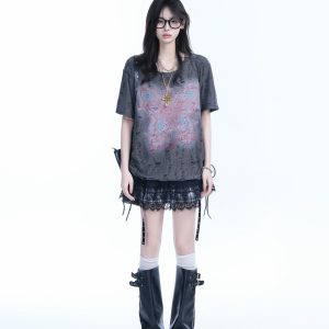 Distressed Butterfly Short-Sleeve T-Shirt with "Sit and Eat Until the Mountains are Empty" Graphic – Trendy American Style, Casual Fit