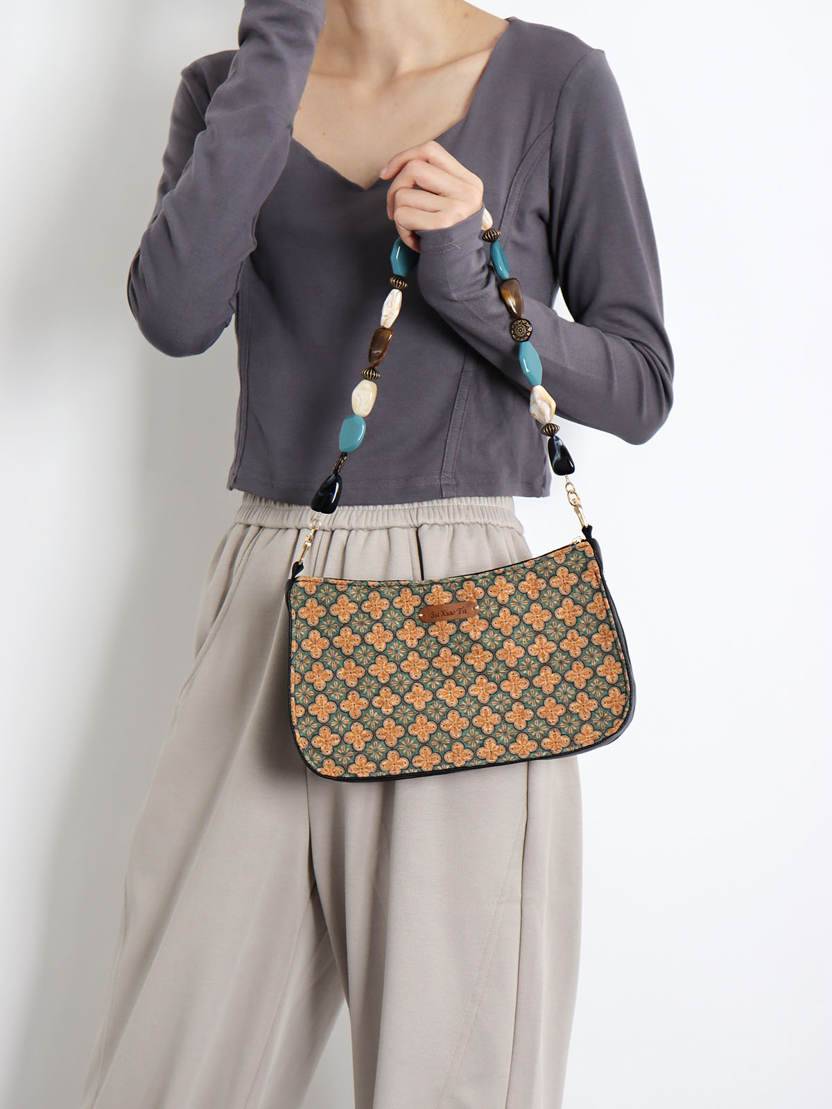 Double-Sided Floral Retro Underarm Bag with Beaded Strap, Vintage Chinese Style Hanfu Crossbody Bag, Unique Niche Design Double-Sided Floral Retro Underarm Bag with Beaded Strap, Vintage Chinese Style Hanfu Crossbody Bag, Unique Niche Design