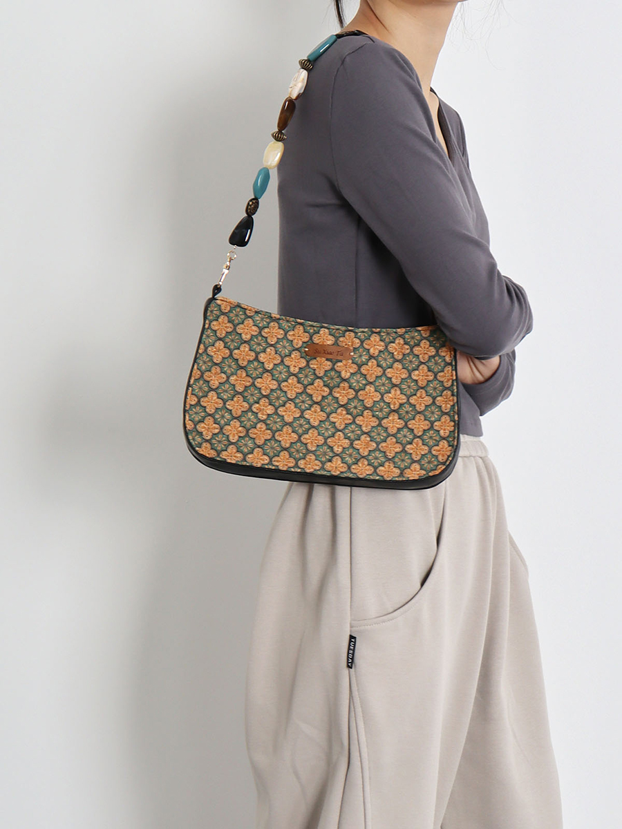 Double-Sided Floral Retro Underarm Bag with Beaded Strap, Vintage Chinese Style Hanfu Crossbody Bag, Unique Niche Design Double-Sided Floral Retro Underarm Bag with Beaded Strap, Vintage Chinese Style Hanfu Crossbody Bag, Unique Niche Design