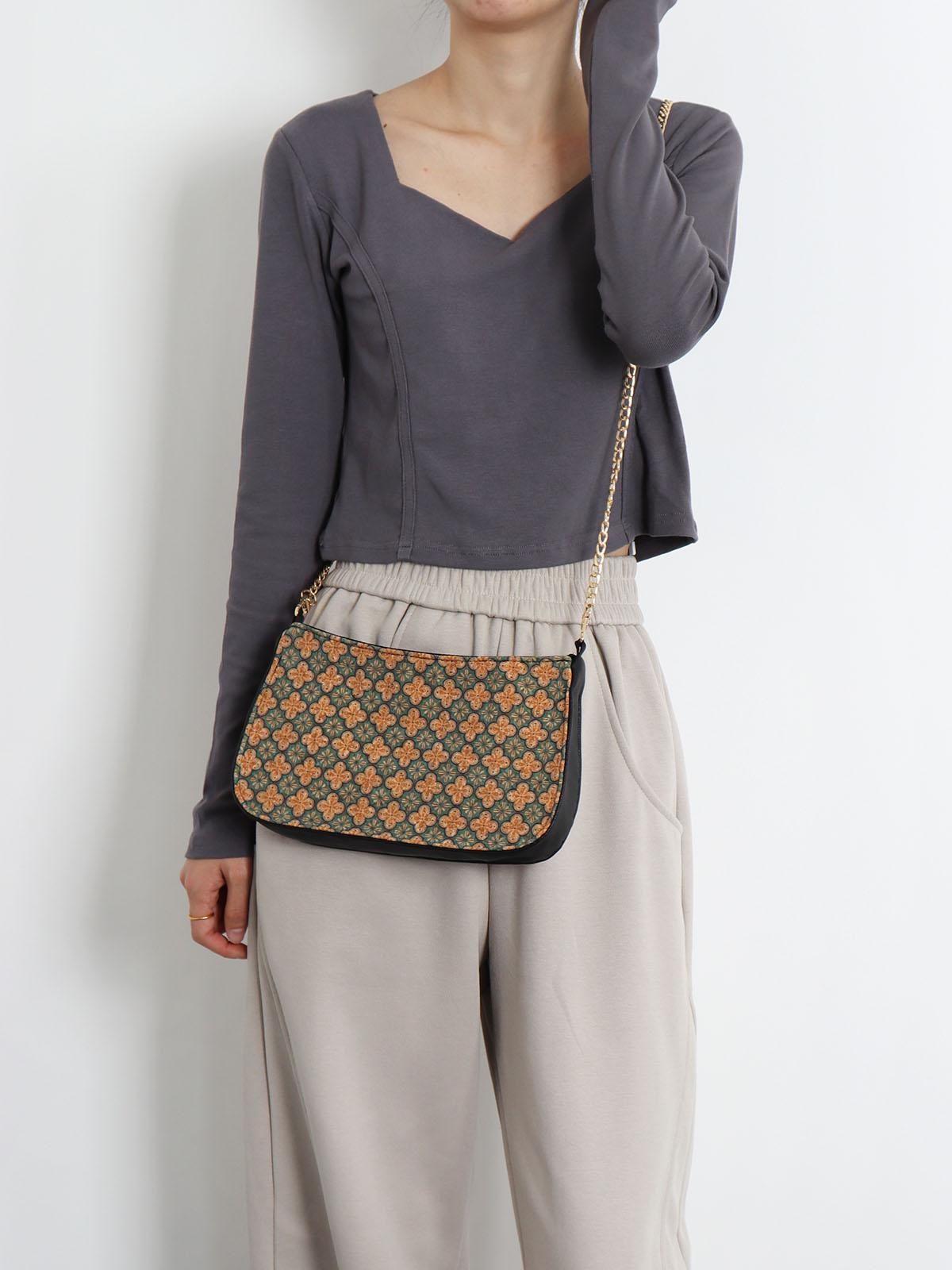 Double-Sided Floral Retro Underarm Bag with Beaded Strap, Vintage Chinese Style Hanfu Crossbody Bag, Unique Niche Design Double-Sided Floral Retro Underarm Bag with Beaded Strap, Vintage Chinese Style Hanfu Crossbody Bag, Unique Niche Design